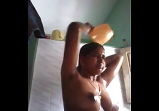india gadis mengambil mandiri video ketika mandi