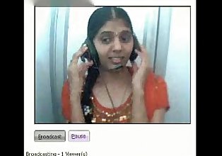 desi gadis menunjukkan mantap dan pussy pada webcam dalam a netcafe
