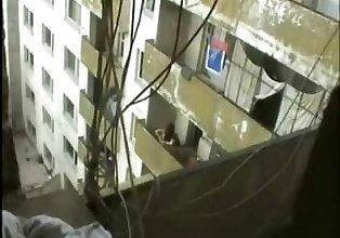 pareja Disfrutando de Sexo en terraza grabado con oculto cam