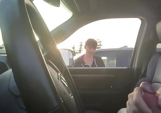 कार डिक महिला लेता है एक हंस