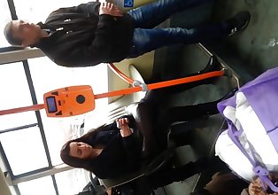 spy Sexy tieners in bus Roemeense