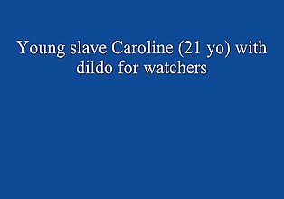 junge Sex slave Caroline yo mit dildo