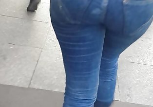 Thổ nhĩ kỳ con khốn chặt chẽ quần jean đít đi bộ