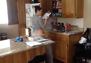 Sexy Moeder krijgt gevangen in de Keuken