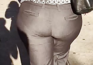 Big booty Haitian MILF in Jean like pants vpl 2