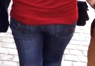 shivangi Schwingen butt in Jeans