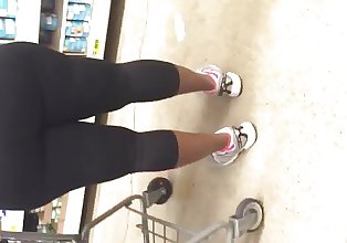 Big ghetto booty MILF in workout pants 4