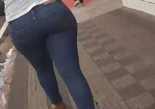 MILF mature Dans serré jeans Gros cul cul Maman Phat booty  6
