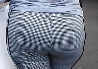 Candid booty milf waiting at bus stop
