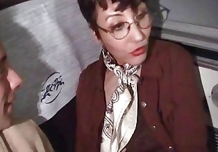 Sofía maduro poilu sodomise dans le tren