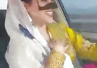 iraanse Sexy hijab MILF dansen in carahvaz STAD