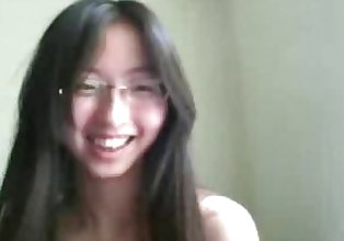 asiático Adolescente digitación en Webcam