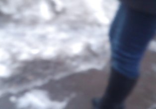kirguistán chica en botas