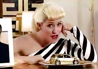 Kleine aziatische penis song door blond Gwen Stefani kloon