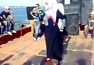 hijab dança no Nilo