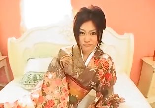 Hermosa japonés en kimono