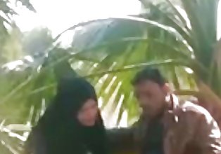 indiano Musulmani Ragazza facendo masturbazione con la mano per Il suo Fidanzato in un parco
