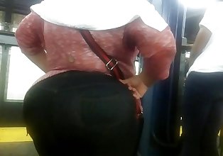 wanita gemuk orang latin mega pantat besar di hitam celana jeans