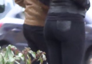 candid - remaja pantat di ketat hitam celana jeans
