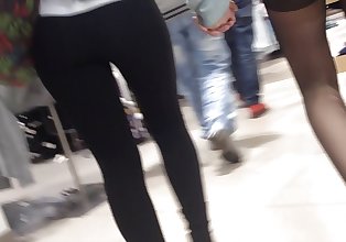 Extremel nice teen ass in black leggings