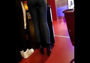 Pretty teen offers you her slut ass inside extrem tight jeans during good game !