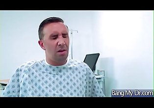 کٹر جنسی کے درمیان ڈاکٹر اور slut سینگ مریض بروک برانڈ ویڈیو