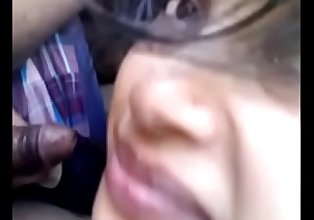 دیسی چاچی چوسنا لنڈ میں کار wid ہندی آڈیو
