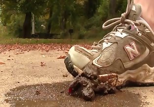一分钱 破碎 湿 橡皮糖 蠕虫 在 新的 平衡 运动鞋 的预览