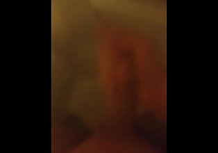 Kleine Schwanz masturbieren in Dusche