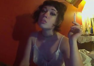 Christina wolfe Rauchen in Nachthemd
