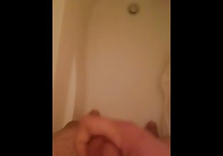 GRANDE Porra tiro bêbado no chuveiro assistindo Pornografia