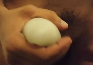 Masturbandome con mi Tenga Egg