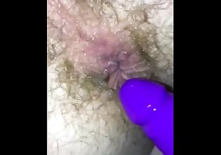 ungu mainan dalam beliau pantat