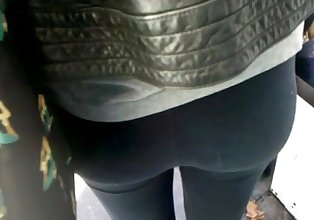 bootycruise di line 3 - orang asia madu di hitam celana ketat