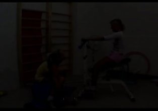 gadis-gadis dapatkan nakal dalam a gym