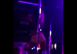 Polacco Teen Danza su il Tubo E facendo striptease dziewczynka