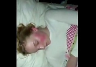 dormir petite amie facial Cum éjaculation Réel amateur blonde Adolescent clignotant CFNM