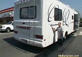 toket kencang milf mendapat pantat di saya van