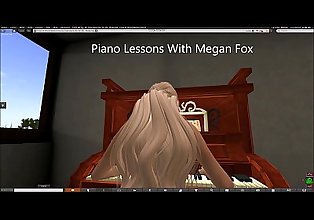 Megan Fox piyano